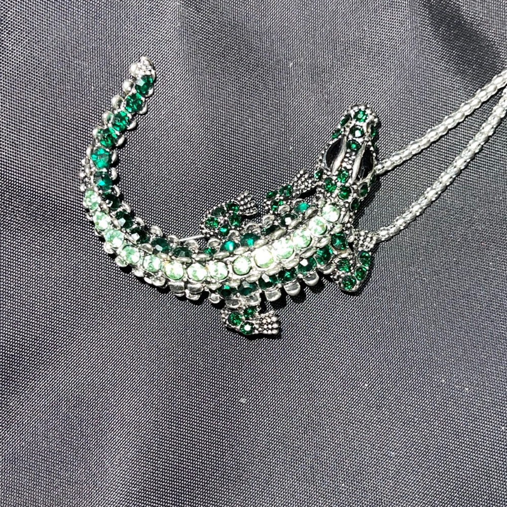 Lizard necklace or broach
